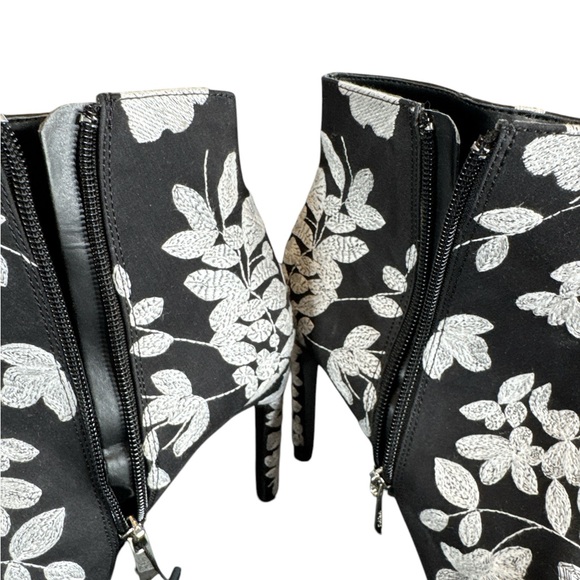 ZARA Black Embroidered Ankle Boots w/4” Heel, Size 9. - Picture 10 of 15